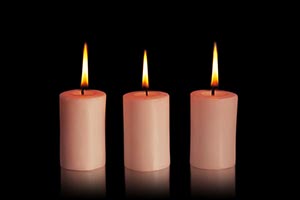 Arranging ; Black background ; Burning ; Candlelig