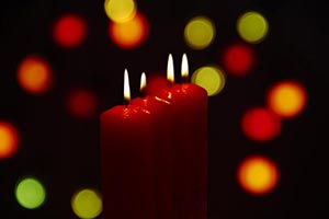 Arranging ; Black Background ; Burning ; Candlelig