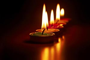 Arranging ; Black Background ; Burning ; Candlelig