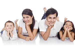 25-30 Years ; 3-5 People ; Adult Man ; Adult Woman