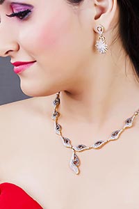 Beautiful woman Model diamond necklace And Earring