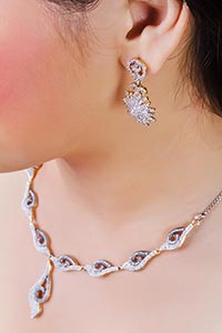 Beautiful woman Model diamond necklace And Earring