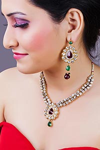 Beautiful Lady Necklace And Earring Design Wear