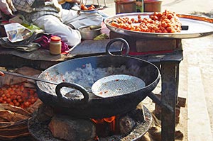 1 Person Only ; Adult Man ; Color Image ; Cooking 