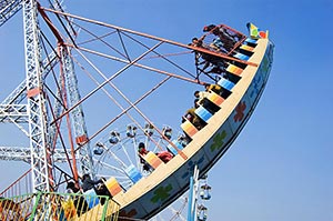 Amusement Park ; Blue Sky ; Cheering ; Color Image