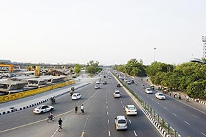 Color Image ; Day ; Highway ; Horizontal ; Lamppos