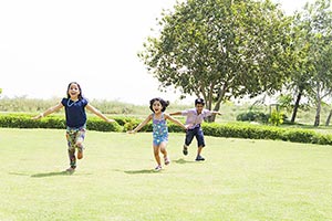 3-5 People ; Arms Outstretched ; Bonding ; Boys ; 