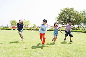 3-5 People ; Arms Outstretched ; Bonding ; Boys ; 