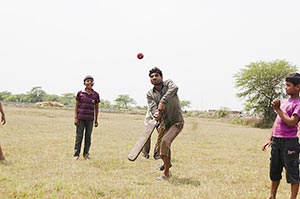 3-5 People ; Action ; Adult Man ; Ball ; Bat ; Bat