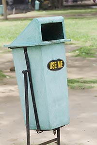 Absence ; Close-Up ; Color Image ; Day ; Dustbin ;