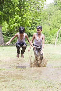 2 People ; Bathing ; Boys ; Boys Only ; Brother ; 