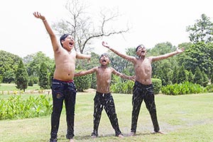 3-5 People ; Arms Outstretched ; Bathing ; Boys ; 
