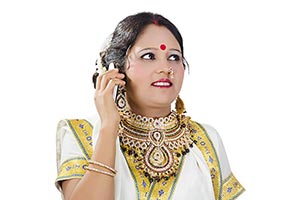 1 Person Only ; 25-30 Years ; Adult Woman ; Bindi 
