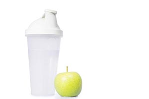 Apple ; Arranging ; Bottle ; Close-Up ; Color Imag