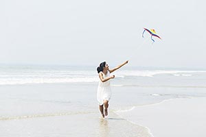 1 Person Only ; 25-30 Years ; Adult Woman ; Beach 