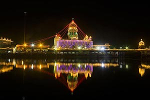 Architecture ; Bangla Sahib ; Buildings ; Celebrat