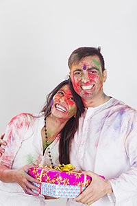 Happy Couple Holi Celebration Presents Gift s Enjo