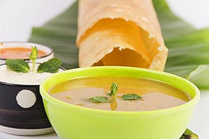 Arranging ; Banana Leaf ; Bowl ; Chutney ; Close-u