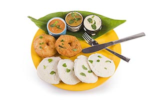 Arranging ; Banana Leaf ; Bowl ; Chutney ; Close-u