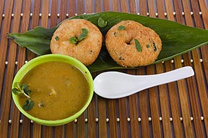 Arranging ; Background ; Banana Leaf ; Bowl ; Clos