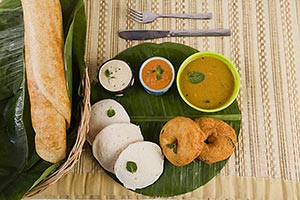 Arranging ; Banana Leaf ; Basket ; Bowl ; Chutney 