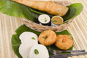 Arranging ; Banana Leaf ; Basket ; Bowl ; Chutney 