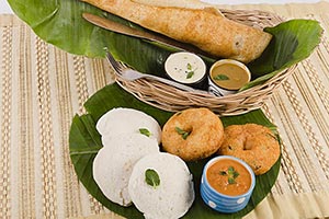 Arranging ; Banana Leaf ; Basket ; Bowl ; Chutney 