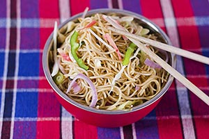 Arranging ; Bowl ; Chinese ; Chopsticks ; Close-Up