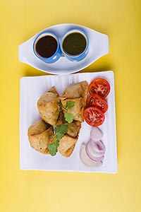 Arranging ; Bowl ; Chutney ; Color Image ; Colored