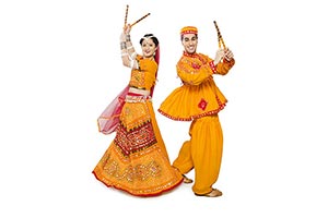 Gujrati Couple Performing Dandiya Raas Navratri