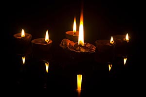 Arranging ; Black background ; Bright ; Burning ; 