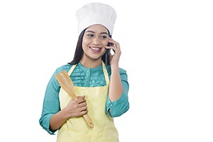 1 Person Only ; 25-30 Years ; Adult Woman ; Apron 