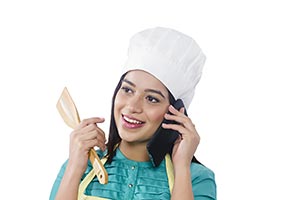 1 Person Only ; 25-30 Years ; Adult Woman ; Apron 