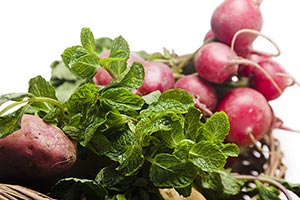 Abundance ; Arranging ; Basket ; Beet Root ; Close