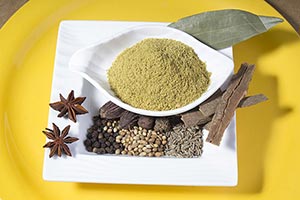 Abundance ; Arranging ; Bowl ; Cinnamon ; Close-Up