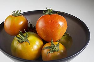 Abundance ; Arranging ; Bowl ; Close-Up ; Color Im