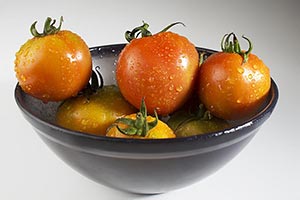 Abundance ; Arranging ; Bowl ; Close-Up ; Color Im