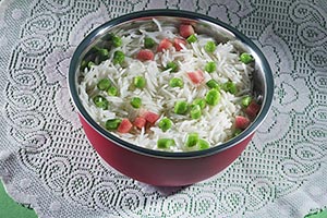 Beans ; Bowl ; Carrot ; Close-Up ; Clothes ; Color