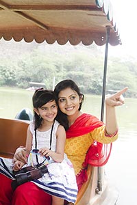 2 People ; 30-40 Years ; Adult Woman ; Boat ; Boat