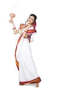 Bengali Woman Dhunuchi Dance