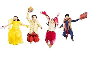 3-5 People ; Arms Outstretched ; Arms Raised ; Box