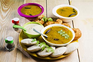 Arranging ; Bowl ; Chutney ; Close-Up ; Coconut ; 