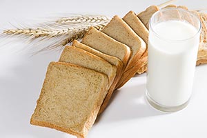 Abundance ; Arranging ; Bread ; Breakfast ; Brown 