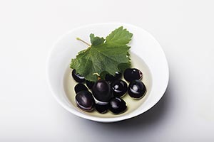 Background ; Black ; Bowl ; Close-Up ; Color Image