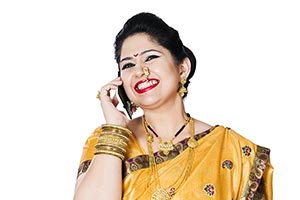 1 Person Only ; 30-40 Years ; Adult Woman ; Bindi 