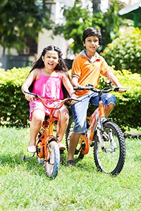 2 People ; Bicycle ; Bonding ; Boys ; Brother ; Ca