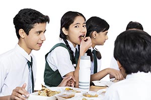 3-5 People ; Boys ; Chapatti ; Classmate ; Color I