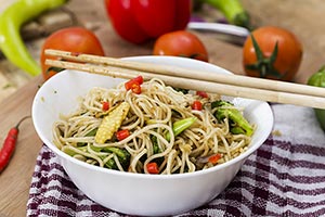 Arranging ; Bowl ; Chinese ; Chopsticks ; Close-Up