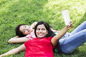 2 People ; Bonding ; Casual Clothing ; Clicking ; 