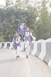 2 People ; Bag ; Bonding ; Bridge ; Carrying ; Che